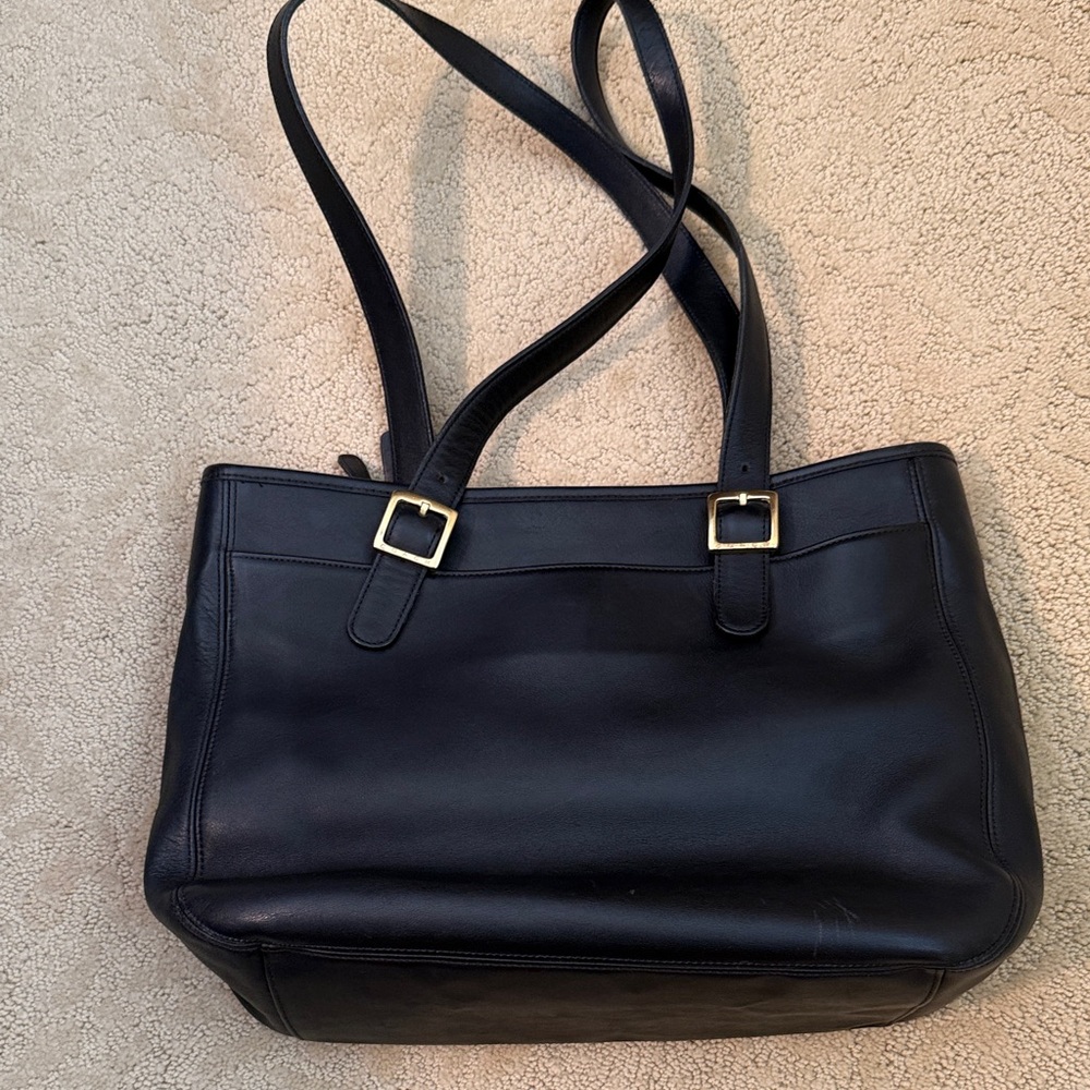 Vintage Coach Black Large Leather Shoulder Bag with Gold Accents, Made in USA - Picture 5 of 11